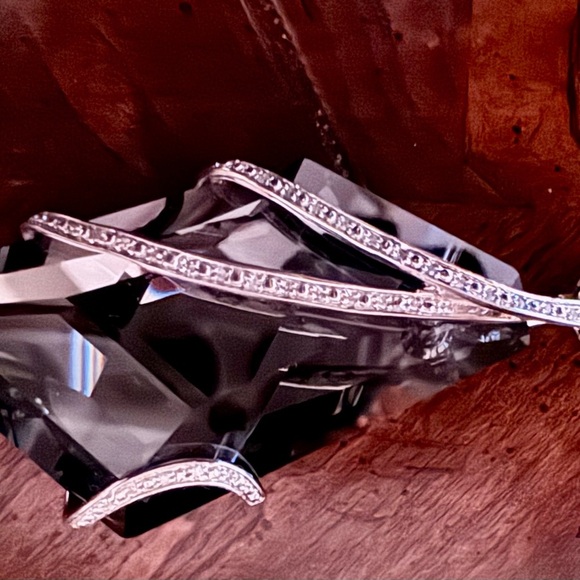 Elegant Black Crystal and Diamond accent Pendant Sterling Silver Necklace - Picture 3 of 7